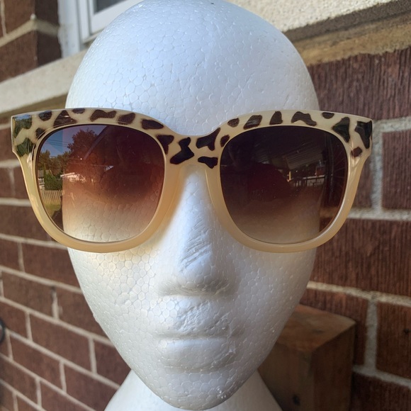 Leopard Fashion Sunglasses - Picture 1 of 7